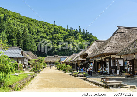 Summer townscape of Ouchi-juku, a popular tourist destination in Minamiaizu District, Fukushima Prefecture 107372122