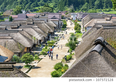 福島縣南會津郡的熱門旅遊勝地大內宿的夏日街景 107372128