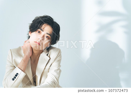 無性別化妝的年輕人、男士化妝品、皮膚護理、美容 107372473