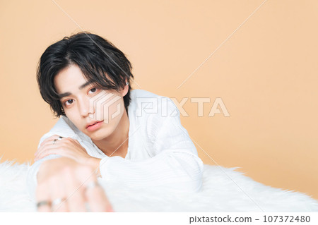 無性別化妝的年輕人、男士化妝品、皮膚護理、美容 107372480