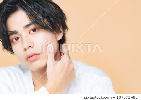 Young man with genderless makeup, men's cosmetics, skin care, beauty 107372483