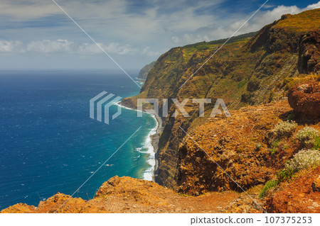 Ponta do Pargo, high cliffs in Madeira Ponta do Pargo, high cliffs in Madeira 107375253
