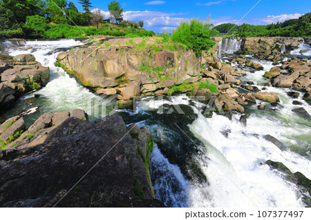 [Kagoshima Prefecture] Sogi Falls on a clear day (Oriental Niagara) 107377497