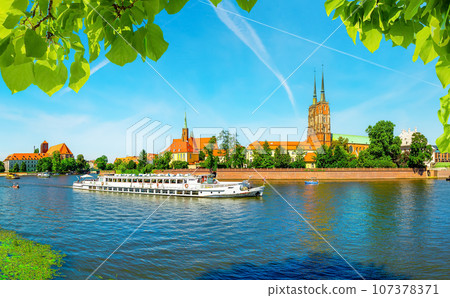 Tumski Island and Odra River 107378371