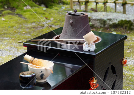 Open-air tea ceremony Open-air tea ceremony 107382312