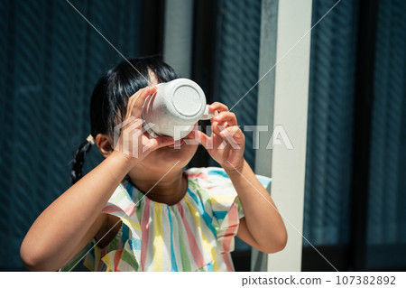 drink, drinking, younger 107382892