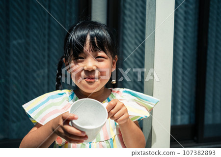 younger, girl, young girl 107382893