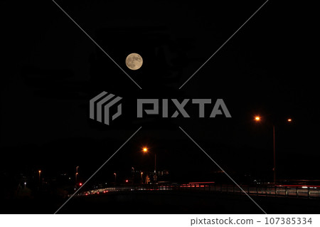 京都府宇治市的中秋夜景 京都府宇治市的中秋夜景 107385334