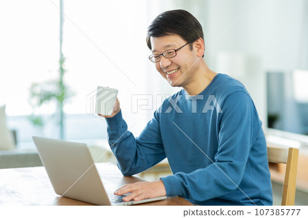 Senior men who play computer Senior men who play computer 107385777