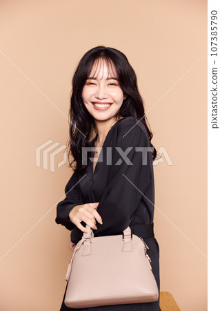 秋季服裝時尚女人肖像 秋季服裝時尚女人肖像 107385790