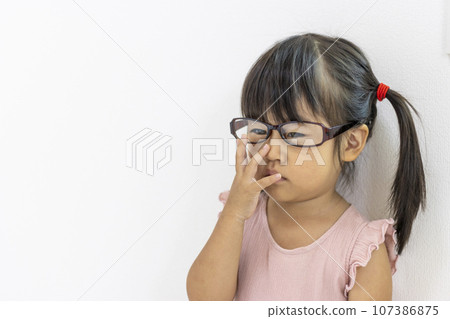 Girl putting glasses back on (3 years old, Japanese) Girl putting glasses back on (3 years old, Japanese) 107386875