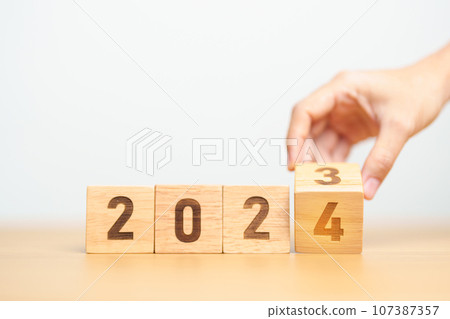 2023 change to 2024 year block on table. goal, Resolution, strategy, plan, start, budget, mission, action, motivation and New Year concepts 107387357