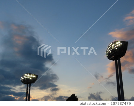 Dusk lighting (baseball field) 107387479