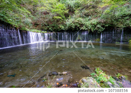 Shiraito瀑佈在長野縣輕井澤鎮 Shiraito瀑佈在長野縣輕井澤鎮 107388556