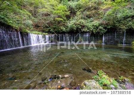 Shiraito瀑佈在長野縣輕井澤鎮 Shiraito瀑佈在長野縣輕井澤鎮 107388558