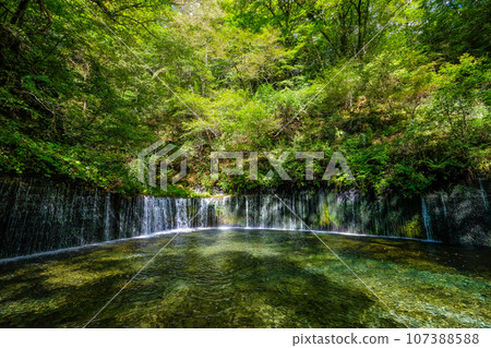 Shiraito瀑佈在長野縣輕井澤鎮 Shiraito瀑佈在長野縣輕井澤鎮 107388588