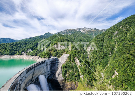 Kurobe Dam in Kurobe Gorge, Toyama Prefecture 107390202