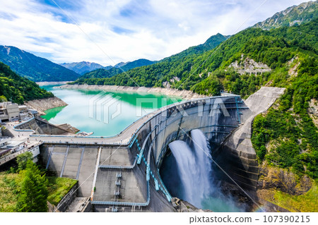 富山縣黑部峽谷的黑部水壩 富山縣黑部峽谷的黑部水壩 107390215