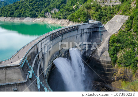 富山縣黑部峽谷的黑部水壩 富山縣黑部峽谷的黑部水壩 107390228