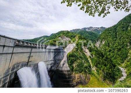 Kurobe Dam in Tateyama Town, Toyama Prefecture 107390263