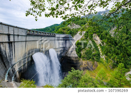 Kurobe Dam in Tateyama Town, Toyama Prefecture 107390269