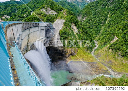 Kurobe Dam in Tateyama Town, Toyama Prefecture Kurobe Dam in Tateyama Town, Toyama Prefecture 107390292
