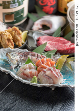 Assorted sashimi platter 107391670
