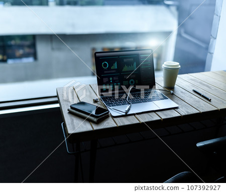 Business scene: Image photo 107392927