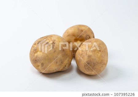 3個馬鈴薯「中央斜視圖」的素材圖像 3個馬鈴薯「中央斜視圖」的素材圖像 107395226