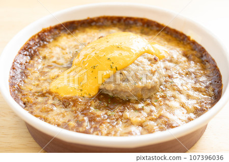 Delicious hamburger curry doria Delicious hamburger curry doria 107396036