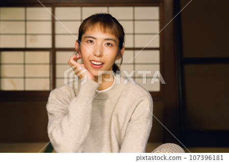 一個女人工作的肖像 107396181