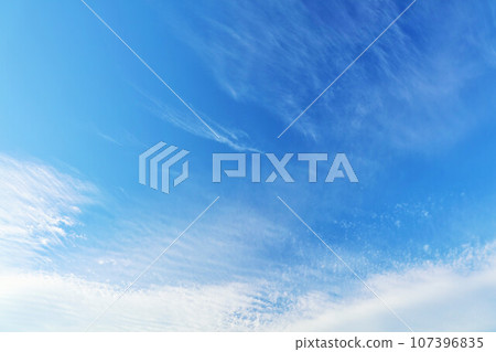 秋天天空和雲彩 107396835