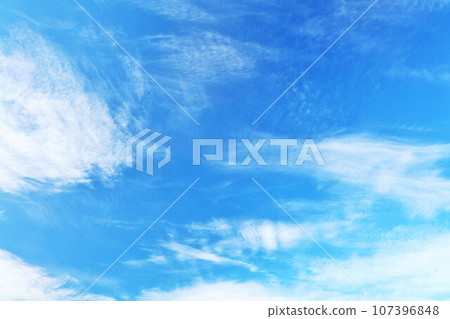 秋天天空和雲彩 107396848