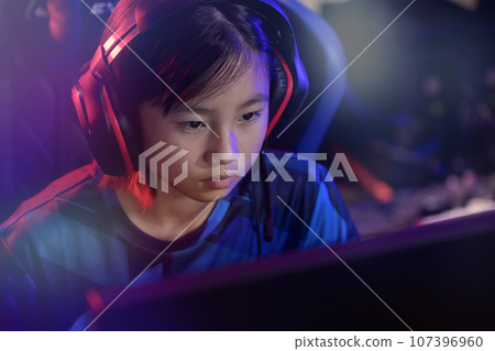 電競比賽個人對戰形象 107396960