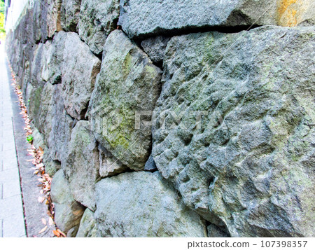 History of the street corner: Stonework from when Edo Castle was built History of the street corner: Stonework from when Edo Castle was built 107398357