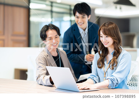Male and female engineers having a meeting in the office Photography cooperation: WEEK Shiba Daimon (Sun Frontier Real Estate) Male and female engineers having a meeting in the office Photography cooperation: WEEK Shiba Daimon (Sun Frontier Real Estate) 107398895