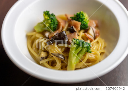 迷你義大利麵配牛肝菌醬 迷你義大利麵配牛肝菌醬 107400942