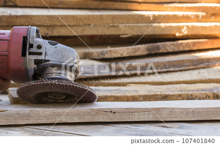 Electric sandpaper tool on wooden table Electric sandpaper tool on wooden table 107401840