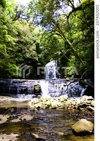 The unexplored waterfall 107402005