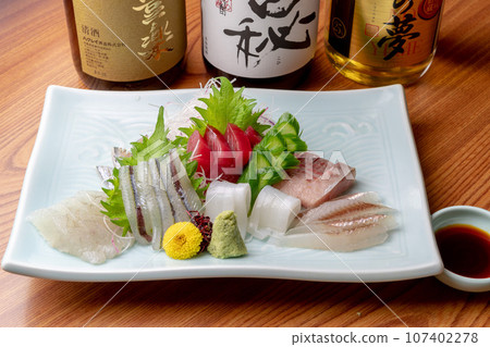Sashimi platter 107402278