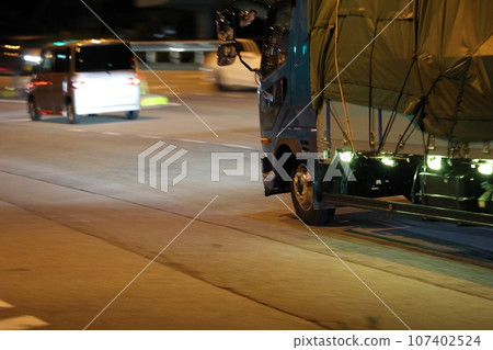 Medium-sized truck running late at night 107402524