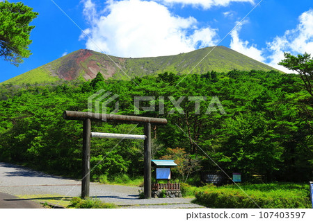 [Miyazaki Prefecture] Takachiho peak (Mt. Kirishima) seen from the Takachiho River 107403597