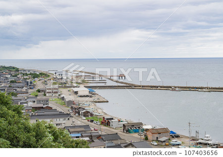 Niigata, cloudy Izumozaki coast Niigata, cloudy Izumozaki coast 107403656