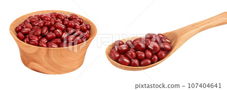 Red adzuki beans in wooden bowl isolated on white background 107404641