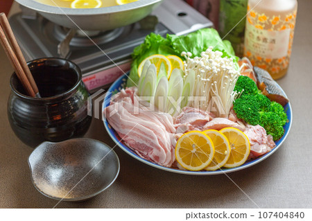 Pork and chicken lemon hotpot 107404840