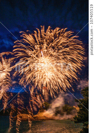 [Nishiizu Town, Shizuoka Prefecture] Dogashima sunset fireworks 107405519