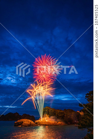 [Nishiizu Town, Shizuoka Prefecture] Dogashima sunset fireworks 107405525