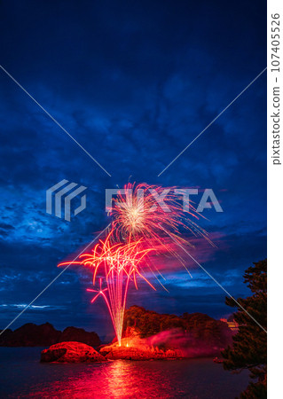 [Nishiizu Town, Shizuoka Prefecture] Dogashima sunset fireworks 107405526