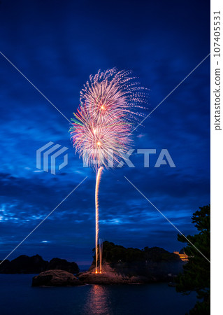 [Nishiizu Town, Shizuoka Prefecture] Dogashima sunset fireworks 107405531