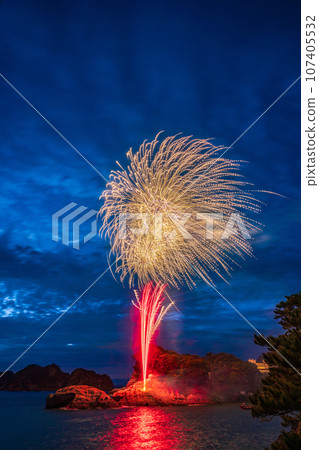 [Nishiizu Town, Shizuoka Prefecture] Dogashima sunset fireworks 107405532